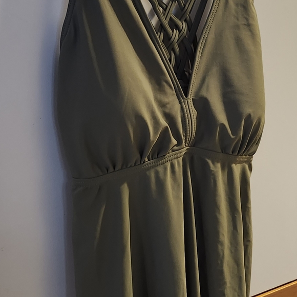 NWT- Aqua Eve Green Tummy Control bathing suit top. Size 12W.. $12 - Picture 8 of 13